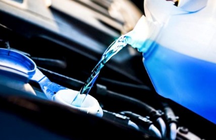 Venku začíná přituhovat. Máte už auto připravené na zimu?