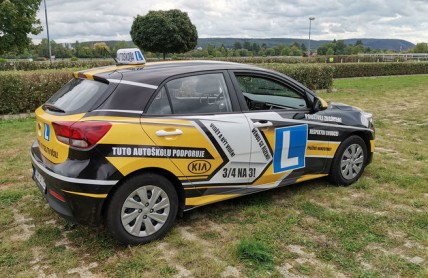 Jak zlepšit české autoškoly? Změnit se musí učitelé i žáci