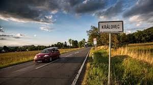 Kvůli karanténě jezdí méně aut. V takovém provozu je však nutné dodržovat zásady 