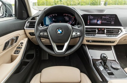 Který infotainment nejvíc rozptyluje řidiče? Testovala se Škoda, Hyundai i BMW