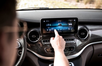 Jak důkladně smazat všechny osobní údaje z infotainmentu chytrého automobilu