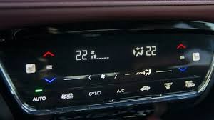 Zapáchá vám klimatizace v autě? Zbavit se odéru je relativně snadné