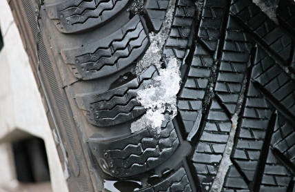 Ve správném výběru zimních pneu mnoho řidičů stále tápe