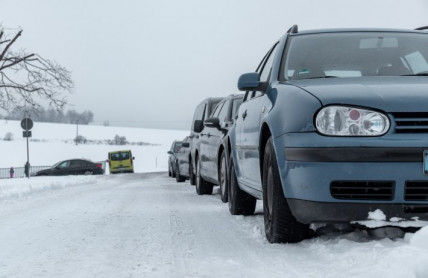 Jaký tlak v pneumatikách pomůže řidičům vyhnout se v zimě nehodě