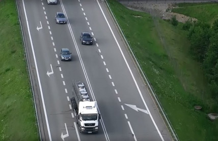 Pozor v Polsku, policisté začali hlídat přestupky pomocí dronu