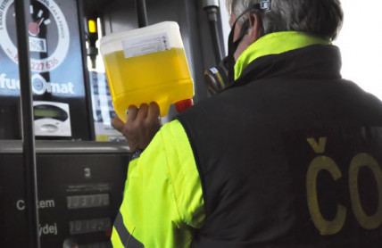 Benzín je dražší, ale kvalita se zhoršila. Přehled pump, které dostaly pokuty