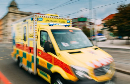 Blíží se sanitka, hasiči nebo policie: Víte, jak se správně zachovat?