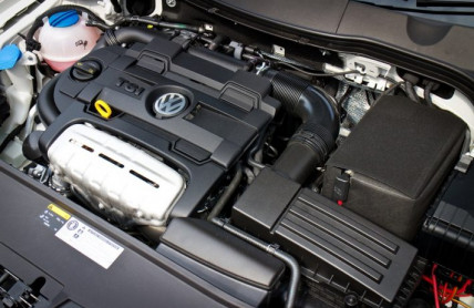 Je lepší kupovat při opravě automobilu originální díly nebo nějaké jiné náhražky?