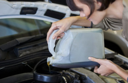 Motorový olej: Proč a jak často ho měnit?