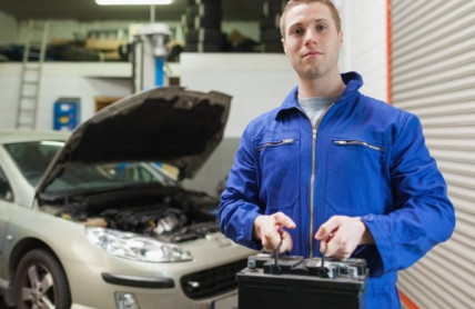 Pořizujete si novou autobaterii? Pozor na datum výroby. Raději zkontrolujte, zda neležela dlouho na skladě