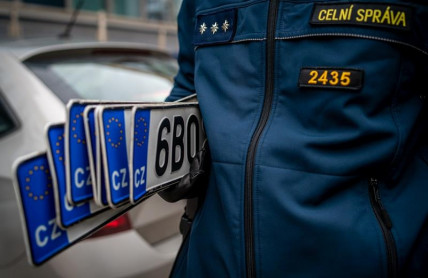 Celníci při vymáhání nezaplacených pokut přitvrdili. A pořádně!