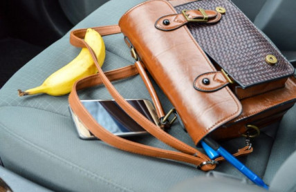 Necháváte na pár minut v autě telefon, počítač nebo tašku? Koledujete si o problémy, zloději jsou stále více vynalézaví