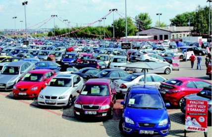 Jak si zkomplikovat prodej ojetiny? Obří kola, karbonová lízátka, čiptuning…