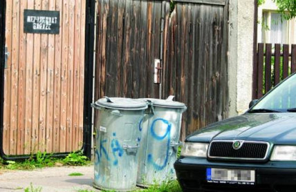 Co dělat, když vám někdo parkuje před vraty? Ne vždy je řešení snadné!