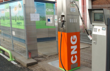 Výhoda CNG se vytrácí. Někde stojí kilogram i stovku