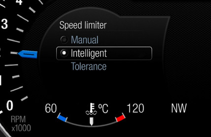Konec překračování rychlostních limitů: Nová auta musí povinně pískat, vibrovat nebo rovnou zpomalí