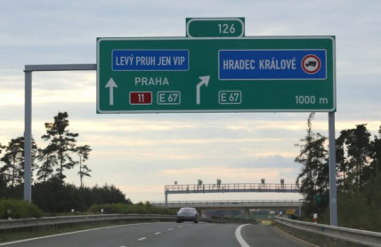 Jak budou fungovat oddělené pruhy na dálnici pro VIP značky a ty „ostatní“: Kdo si zaplatí, ten pojede