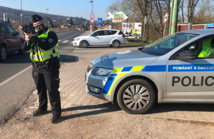 Co při silniční kontrole určitě nedělat: Největší chyby řidičů zastavených hlídkou policie. Jen přilijí benzín do ohně