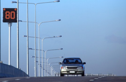 Slovensko chystá omezení rychlosti pro auta se spalovacím motorem