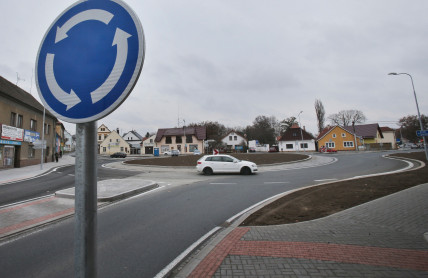 Jízda po kruhovém objezdu: Co možná nevíte o pravidlech?