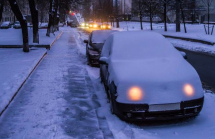 Před nastartováním motoru je vhodné krátké rozsvícení světlometů na 10 až 30 sekund