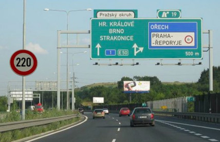 Co by zlepšilo české dálnice: Namísto zvýšení rychlosti raději pruh navíc a více policejních hlídek