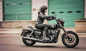 Češi propadli motorkám a kupují je ve velkém. V bezpečnosti však patříme na chvost Evropy