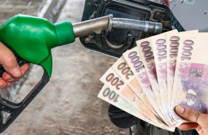 Úmrtí spalovacích motorů je odročeno. Tankovat ale budeme ultra předražené palivo, až 62 Kč za 1 litr