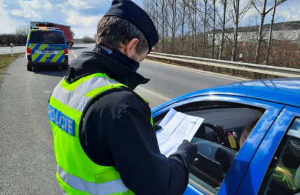 Řidiči musí neprodleně odeslat žádost, jinak přijdou o řidičský průkaz. Koho se nepříjemná povinnost týká?