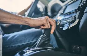 Dva rozšířené řidičské zlozvyky, kterými si ničíte auto a ani o tom nevíte. Možná je děláte také