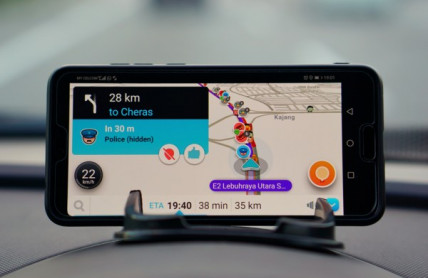 Tučná pokuta za navigaci Waze: Její funkce jsou v zahraničí problémem, a to i v případě, že ji používá spolujezdec