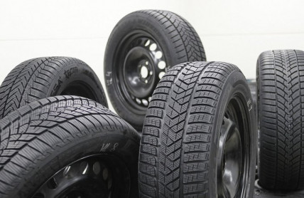 Spousta českých řidičů u pneumatik opomíjí důležitý parametr. Může to mít kruté následky