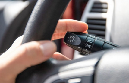 Tuto chybu dělá s blinkry hodně řidičů a navíc jsou přesvědčeni, že mají pravdu