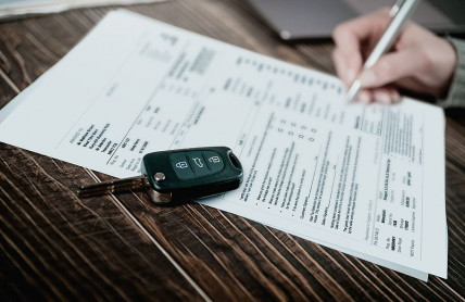 Přepis auta online: Postup a co je potřeba. Na úřad stejně musíte