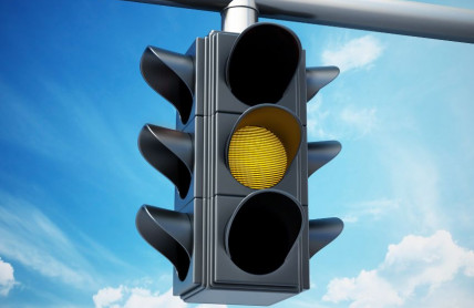 Za jízdu na žlutou hrozí pokuta až 25 tisíc Kč! Jak se bránit?