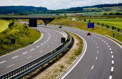 Dostavba dálnice D7 nebere konce! Kdy skončí peklo u Letiště Václava Havla?