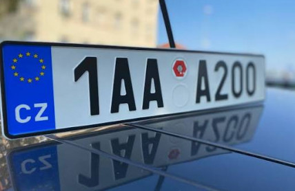 SPZ o autě prozradí víc, než si myslíte. Tyhle značky většina řidičů nezná