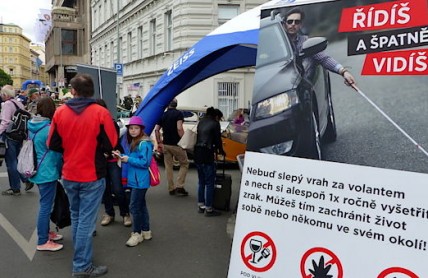 Sedm z deseti řidičů potřebuje brýle. Na pravidelné kontroly zraku ale nechodí