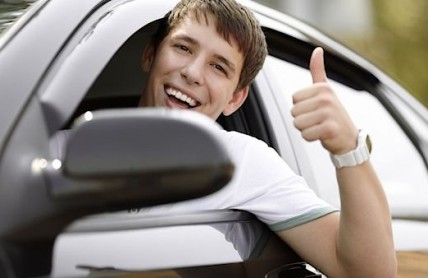 Pojistit auto levně na dědu? Pro mladé řidiče žádný problém