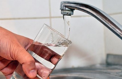 Voda letos rodinné rozpočty nezruinuje