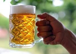 Za jak dlouho vyprchá jedno pivo? Poradíme, kdy můžete usednout za volant