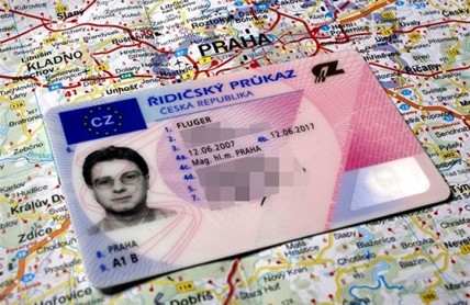 Téměř 300 tisíc lidí má propadlý řidičák, výměna je přitom zdarma 