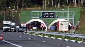 V českých tunelech se má konečně začít jezdit stovkou. Valíkem už letos 