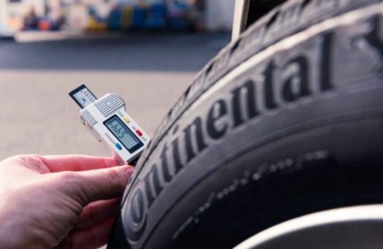 Čeští řidiči s přezutím na letní pneumatiky váhají a nezřídka dojíždějí zimní pláště