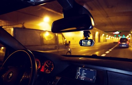Kamera za čelním sklem pomůže při nehodě. Video na sítě nedávejte 