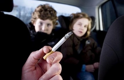 Kouření cigaret za jízdy: Pozor, klidně můžete dostanete pokutu!
