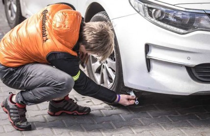 Jak moc mají čeští řidiči sjeté pneumatiky? Výsledky průzkumu překvapí