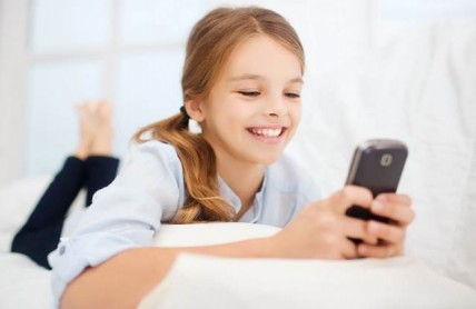 Půjčujete mobil svým dětem? Ohrožujete jejich zdraví