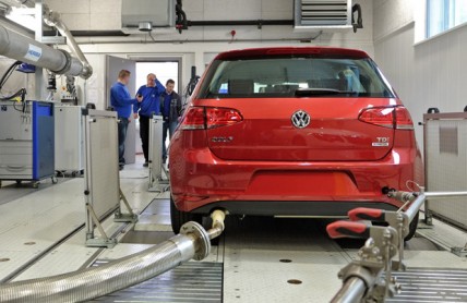 Zničí absurdní evropská legislativa celý autoprůmysl? Proč to v Bruselu vlastně dělají?