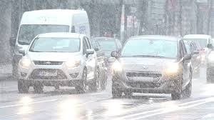 Chumelenice zaskočila Česko. Omeťte si auto a registrační značku